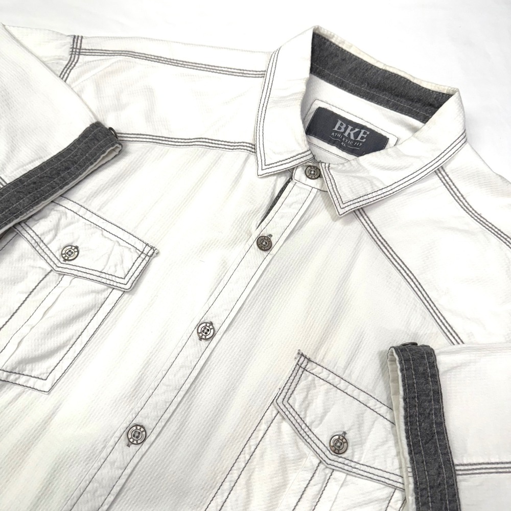 BKE Buckle White Athletic Fit Shirt Button Up Mens XL Short Sleeve Gray Accent